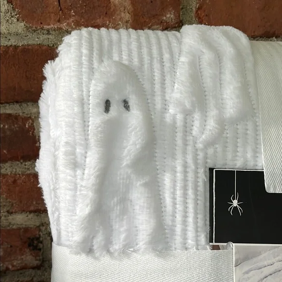 Martha Stewart White Ghostly Throw